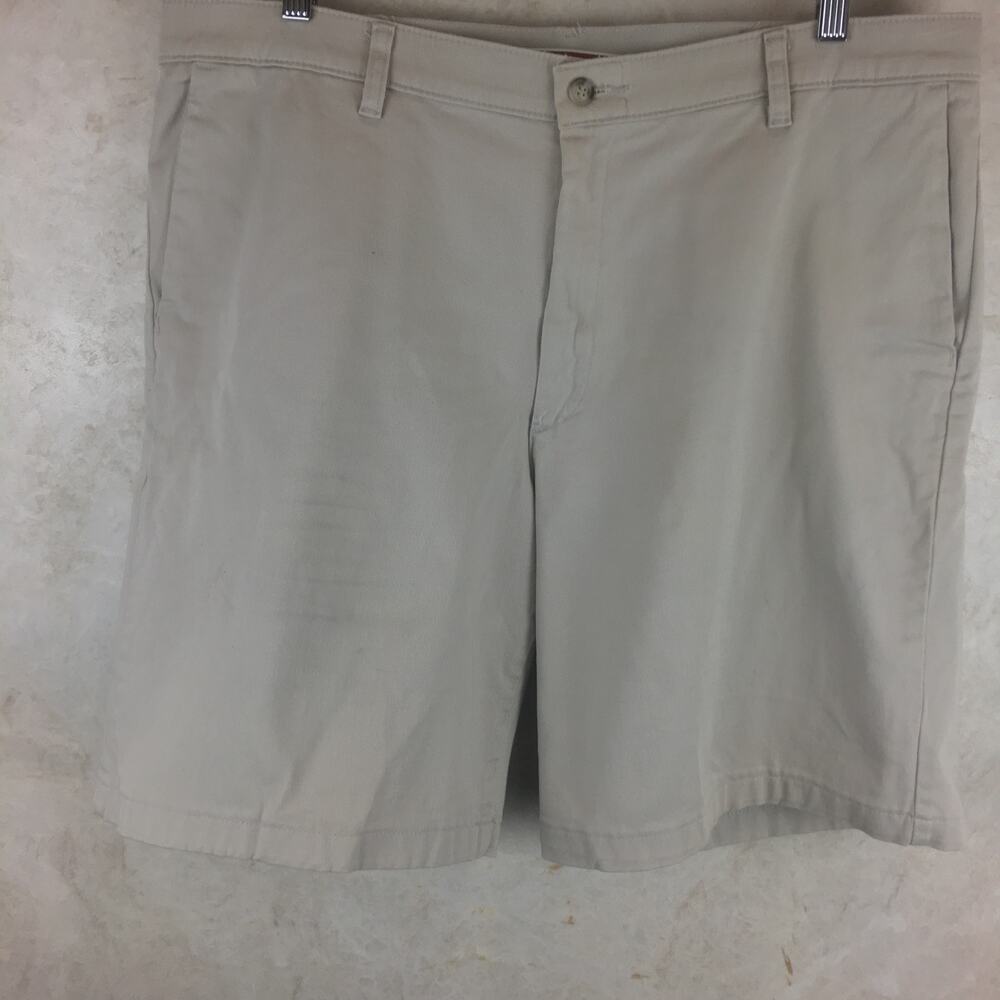 Lee Cream Flat Front Shorts  Men's Size 38
